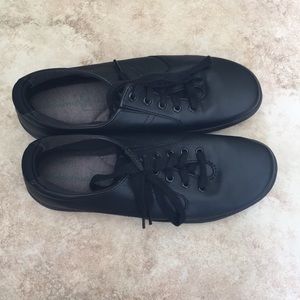 Black keds grasshoppers.